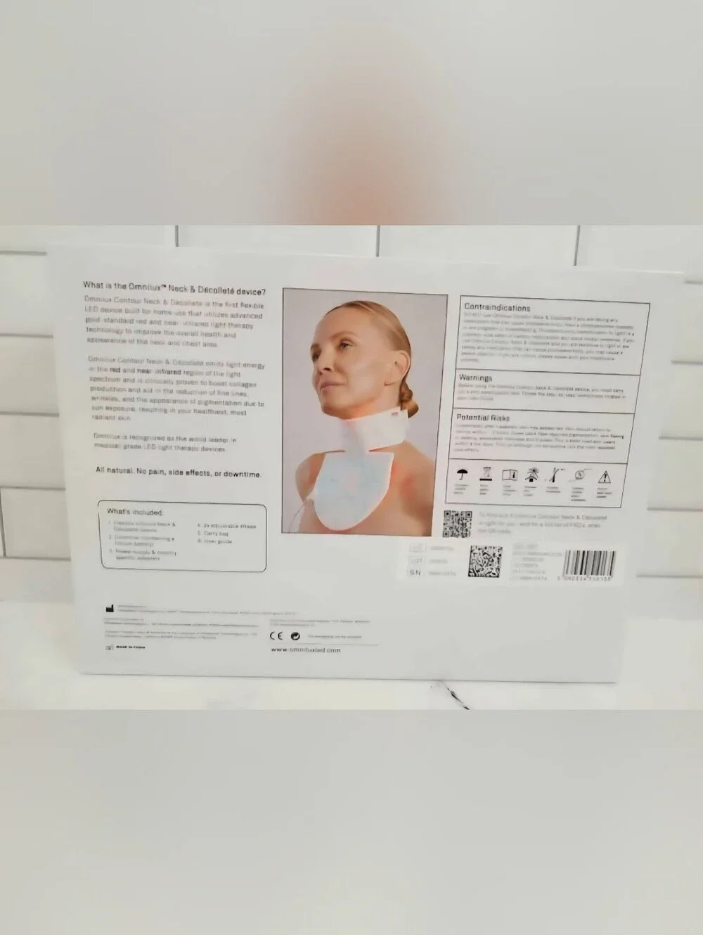 Omnilux Neck & Decolette LED Light Therapy Device